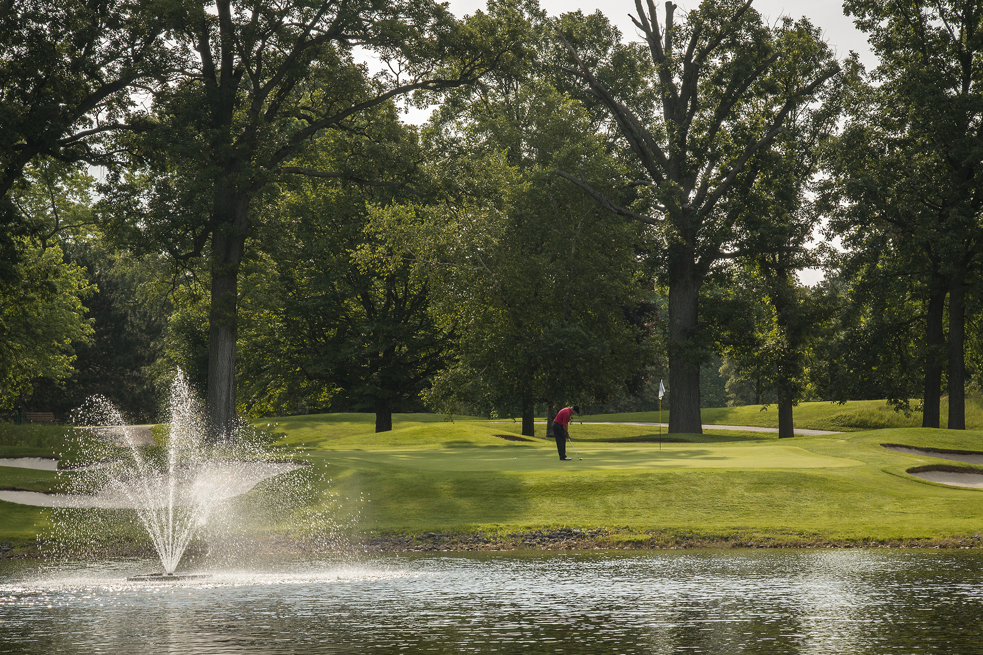 golfer with fountain